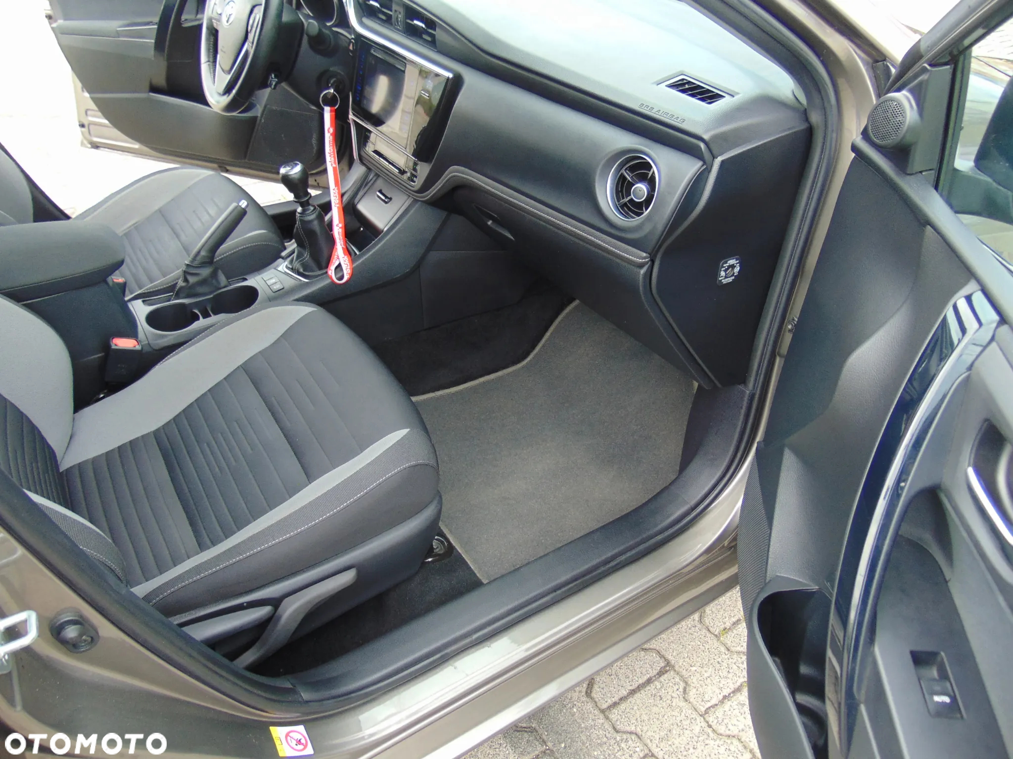 Toyota Auris - 11