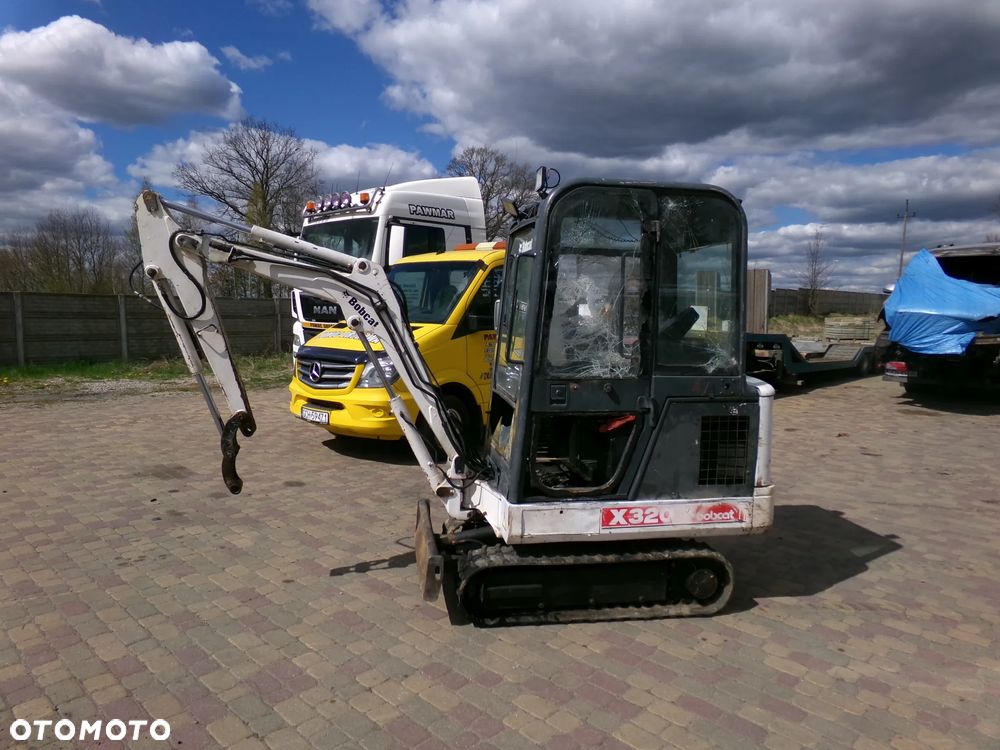 Bobcat x320 minikoparka - 1