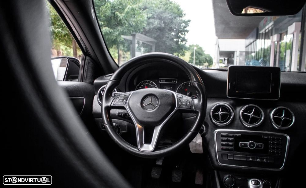 Mercedes-Benz A 180 d AMG Line - 31
