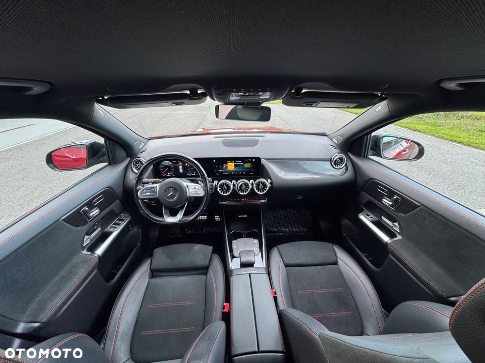 Mercedes-Benz GLA - 11