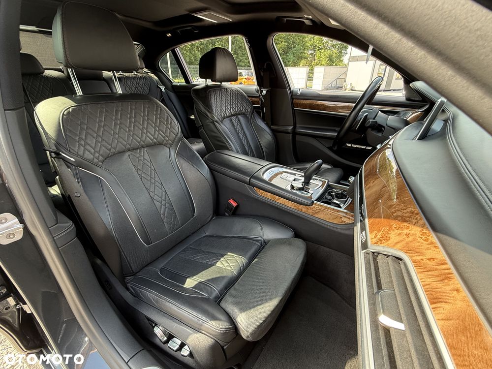 BMW Seria 7 750Li xDrive - 39