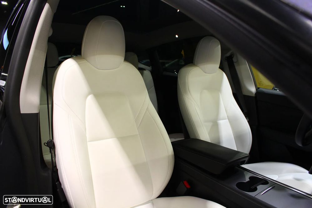 Tesla Model Y Long Range Tração Integral - 19