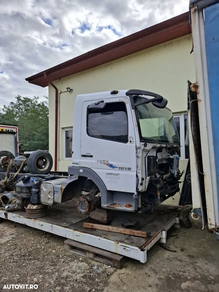 Cabina Mercedes Atego - 1