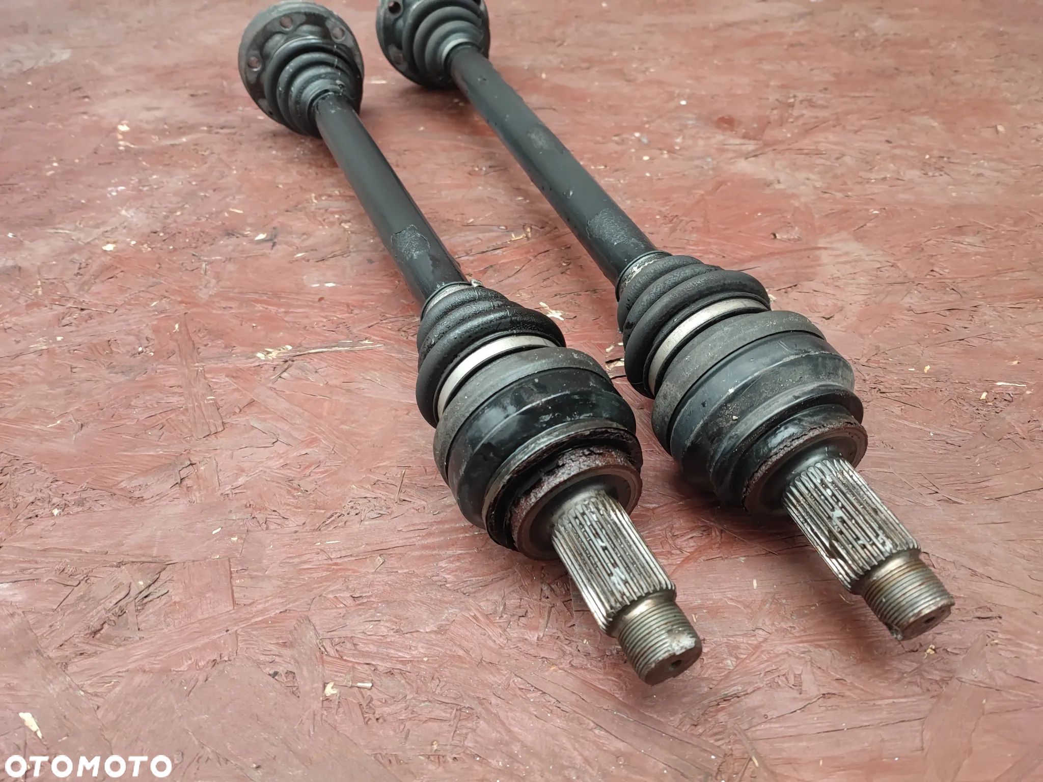 BMW E87 / E90 / E91 ORYGINALNA PÓŁOŚ LEWA / PRAWA DUŻA GŁOWA DO SILNIKÓW GAMY N52B25 / N52B30 O NR. 33 21 7 553 564 / 33 20 7 561 795 OEM W BARDZO DOBRYM STANIE - 1