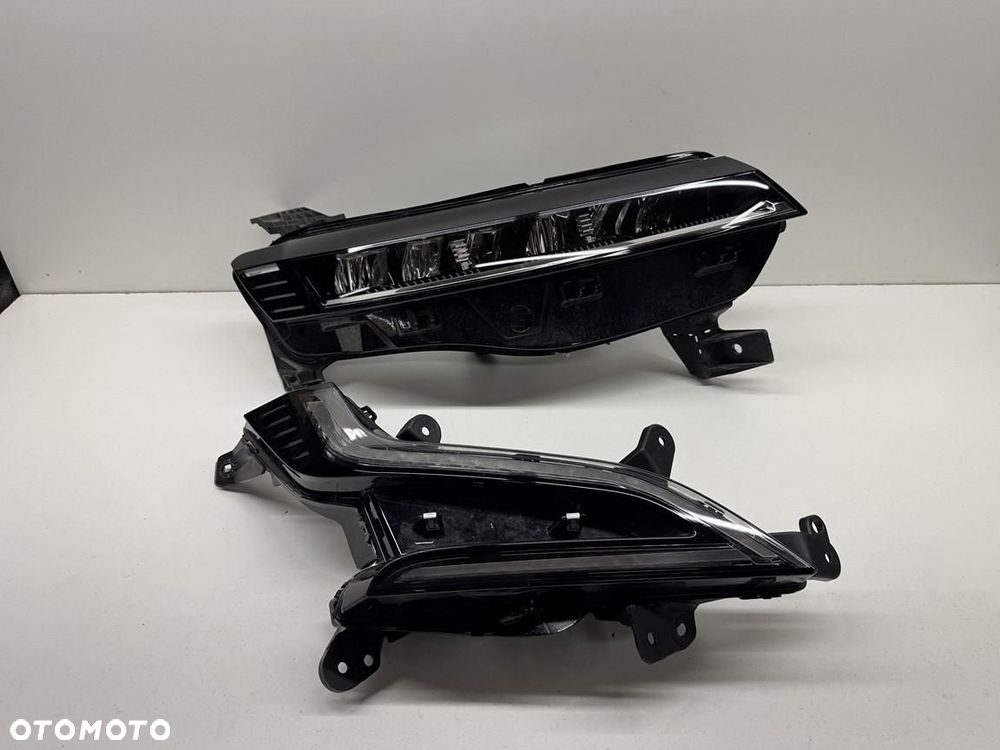 Przednia prawa lampa  Renault megane e tech led drl 260103279r - 1