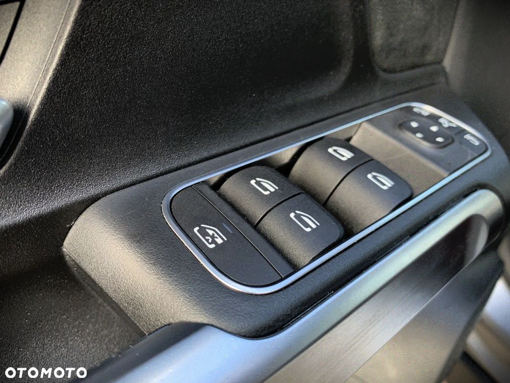 Mercedes-Benz GLB 200 7G-DCT - 7