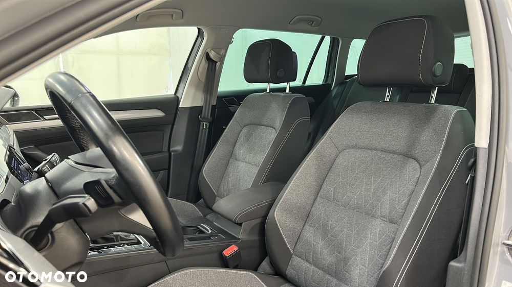 Volkswagen Passat Variant 2.0 TDI EVO Business DSG - 17