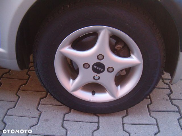 Toyota Yaris - 25