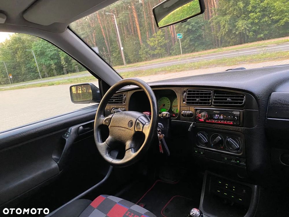 Volkswagen Golf - 12