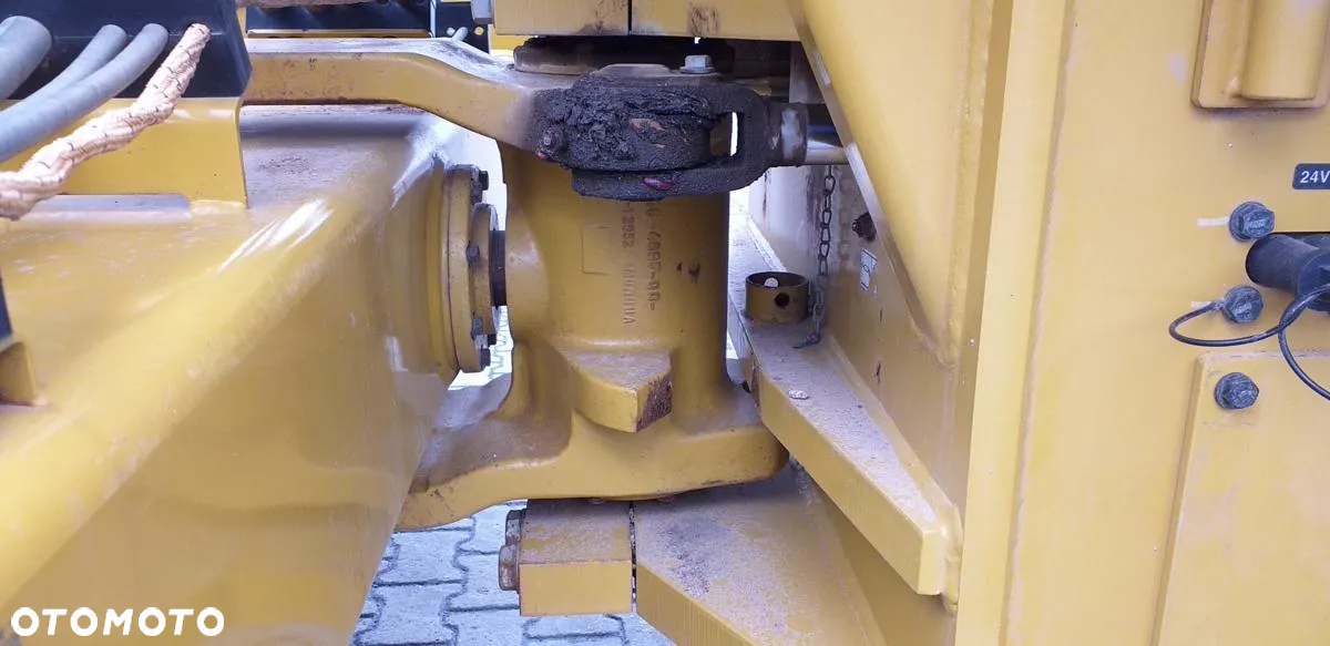 Caterpillar Walec wibracyjny CATERPILLAR CS 64 B - 16