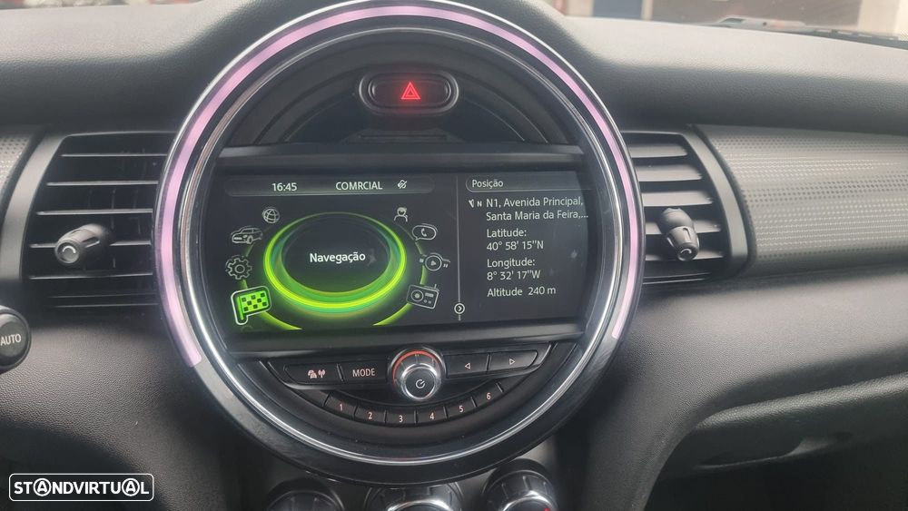 MINI 5 Portas Cooper D Auto - 9