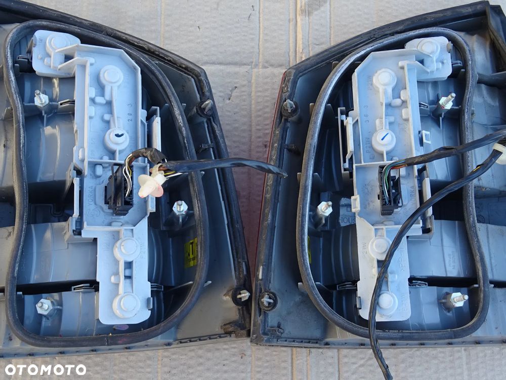 LAMPY TYŁ LAMPA TYLNA PRAWA LEWA OPEL VECTRA C HB SEDAN WKŁAD OPRAWKA WTYCZKA - 12