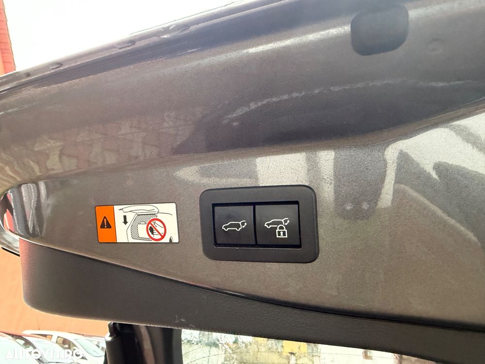 Toyota C-HR 1.8 Hybrid Team Deutschland - 27