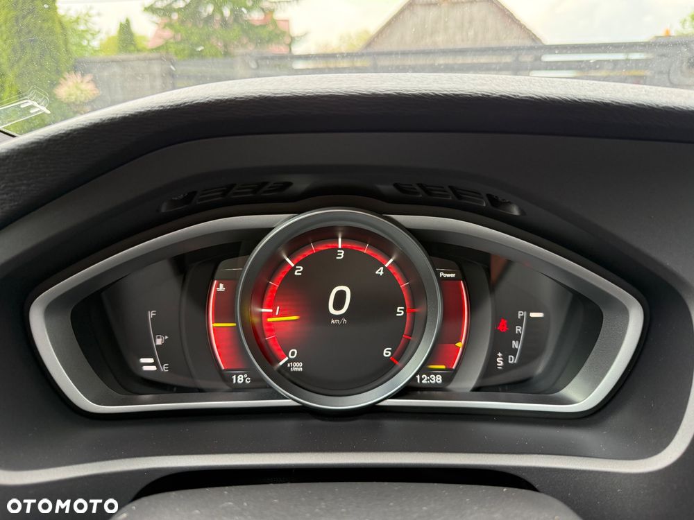 Volvo V40 D3 Geartronic RDesign - 22