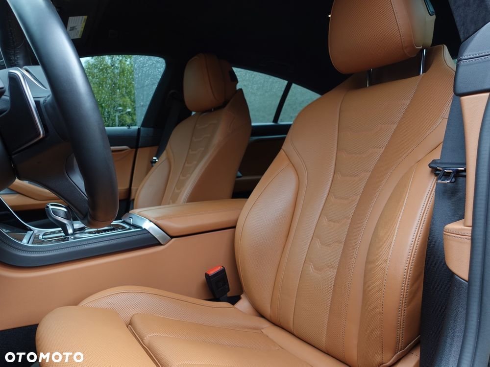 BMW Seria 8 M850i xDrive - 22