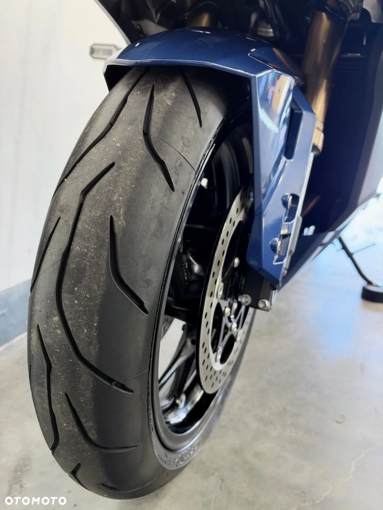 Suzuki GSX - 18