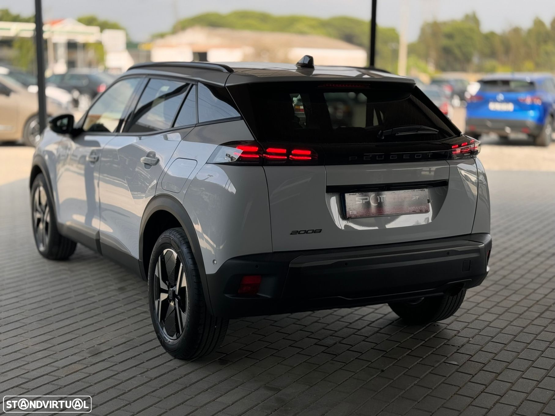 Peugeot 2008 1.2 PureTech Allure - 13