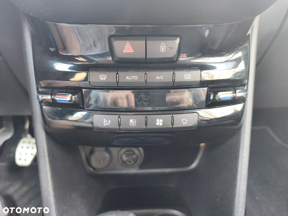 Peugeot 2008 PureTech 110 Stop&Start GT-Line Edition - 36