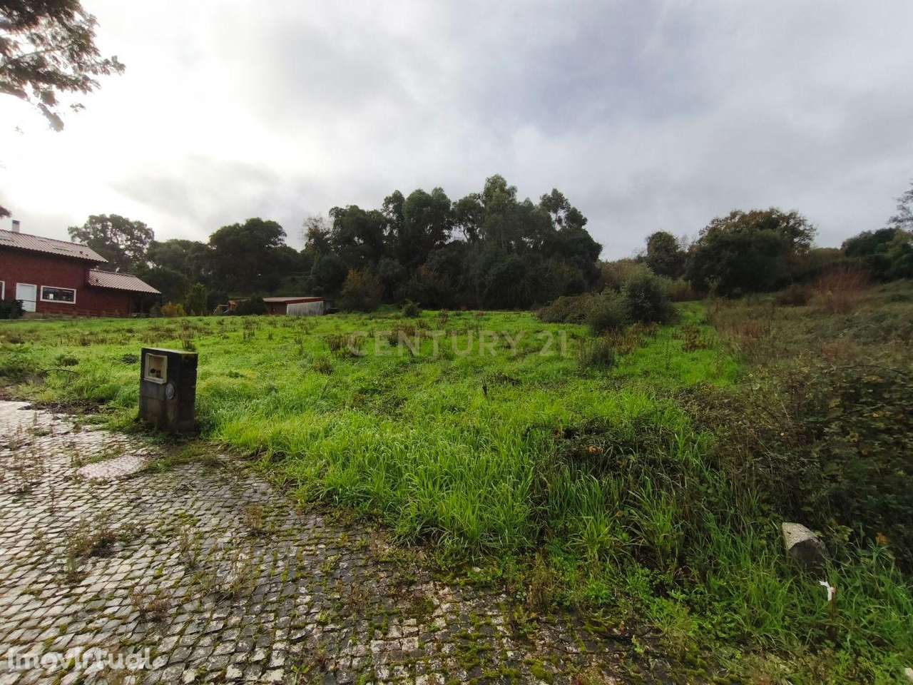 Terreno urbano inserido em loteamento com 878 m2 na Quinta do Arneiro - Grande imagem: 2/7
