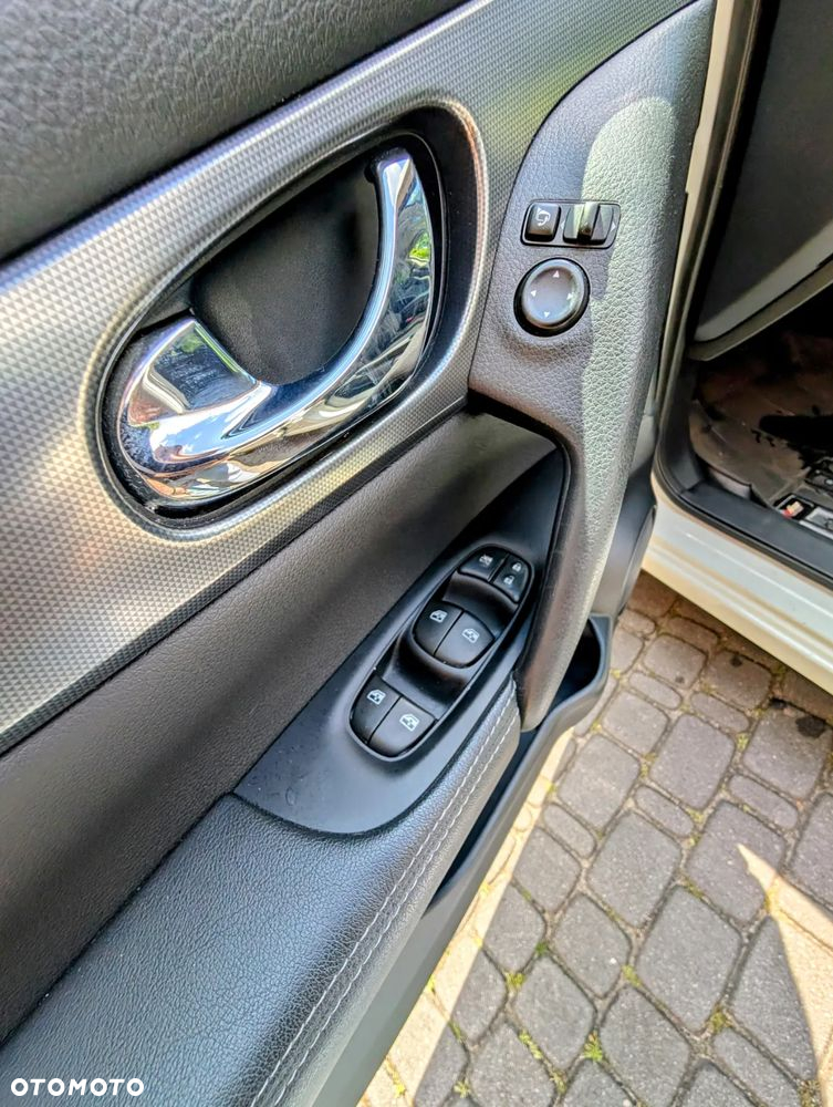 Nissan Qashqai 1.3 DIG-T N-Connecta DCT - 14