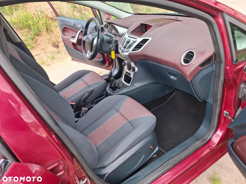 Ford Fiesta 1.6 TDCi SYNC Edition - 10