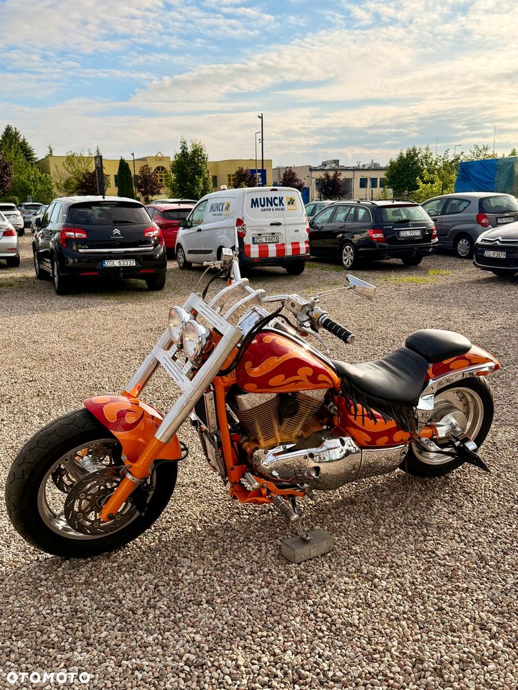 Suzuki Intruder - 4