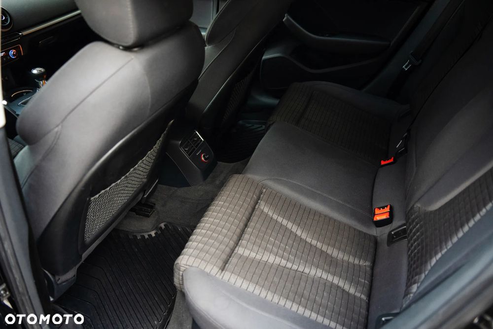 Audi A3 Sportback 2.0 TDI S line Sportpaket - 16