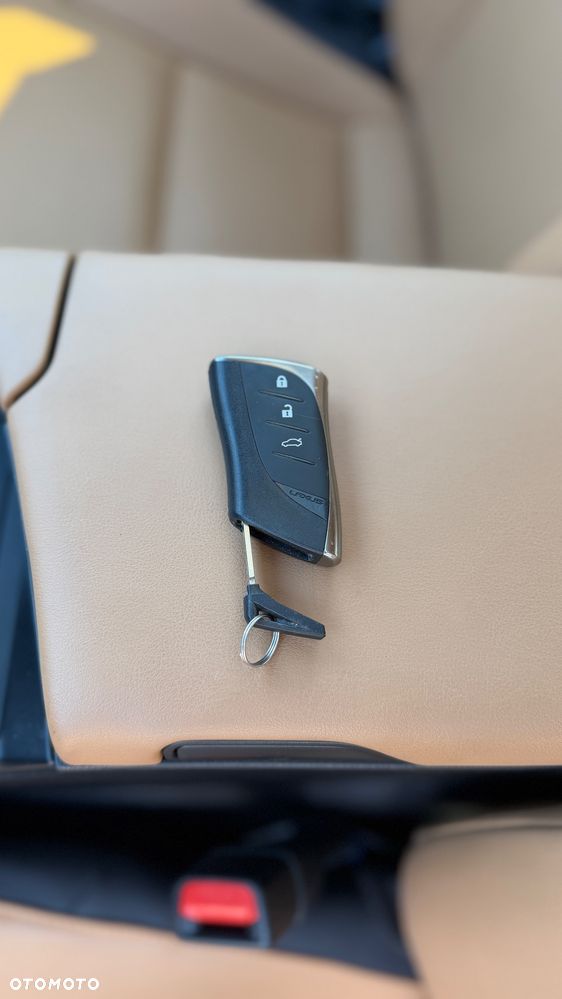 Lexus ES 300h Business Edition - 34