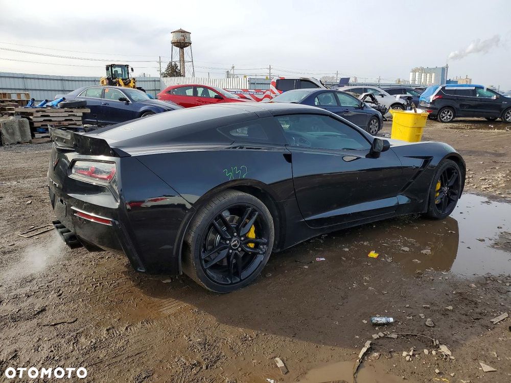 Chevrolet Corvette - 4