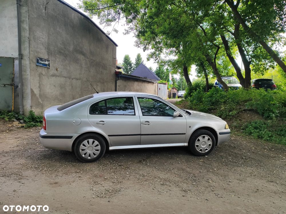 Skoda Octavia 1.6 Tour Classic - 6