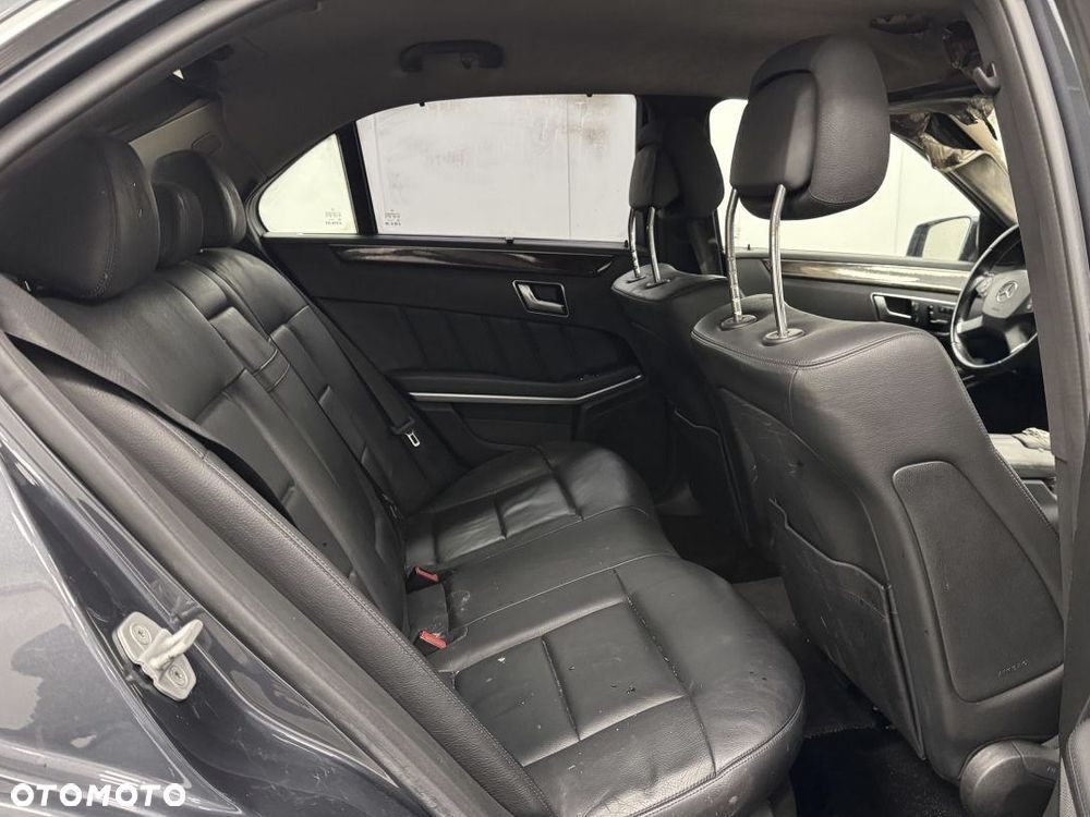 Mercedes-Benz Klasa E 300 CDI BlueEff - 11