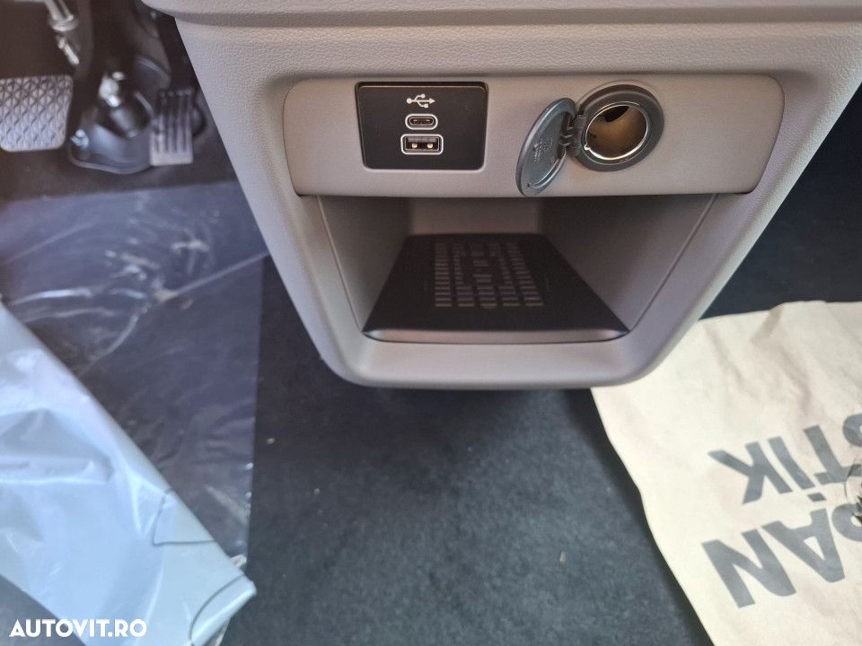 Ford Tourneo Custom - 18