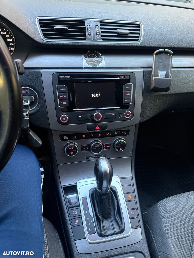 Volkswagen Passat Variant 2.0 TDI Blue TDI DSG Highline - 8