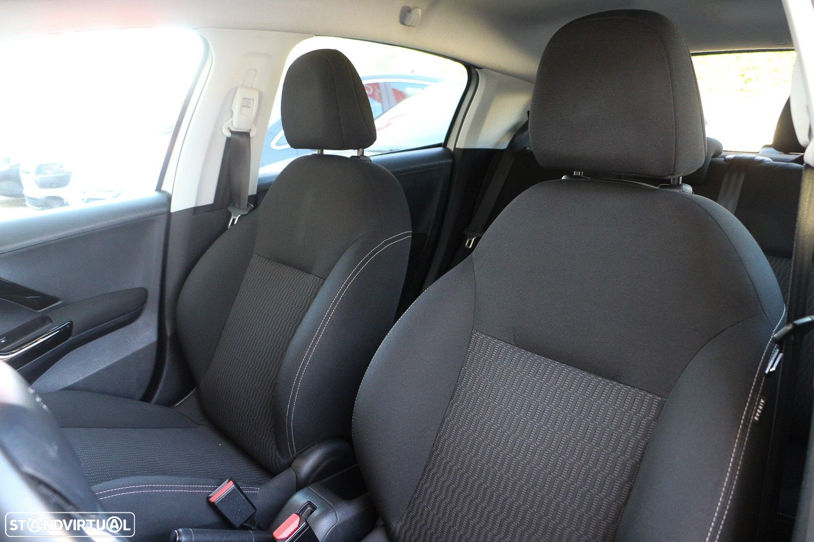 Peugeot 208 1.6 BlueHDi Style - 28