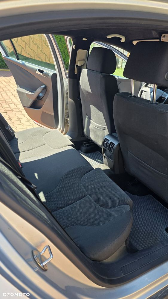 Volkswagen Passat - 8