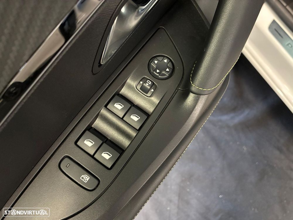 Peugeot 2008 1.2 PureTech GT EAT8 - 17