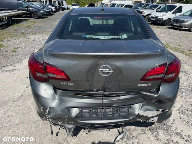 Opel Astra IV 1.4 T Business EU6 - 5