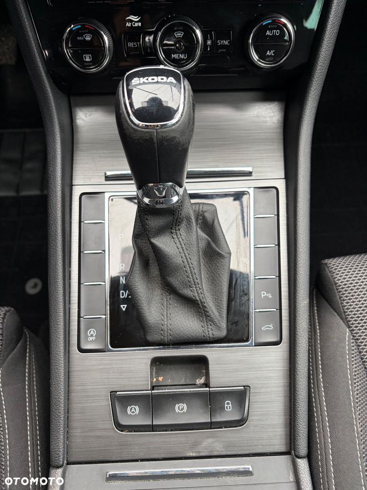 Skoda Superb 2.0 TDI SCR Style DSG - 17