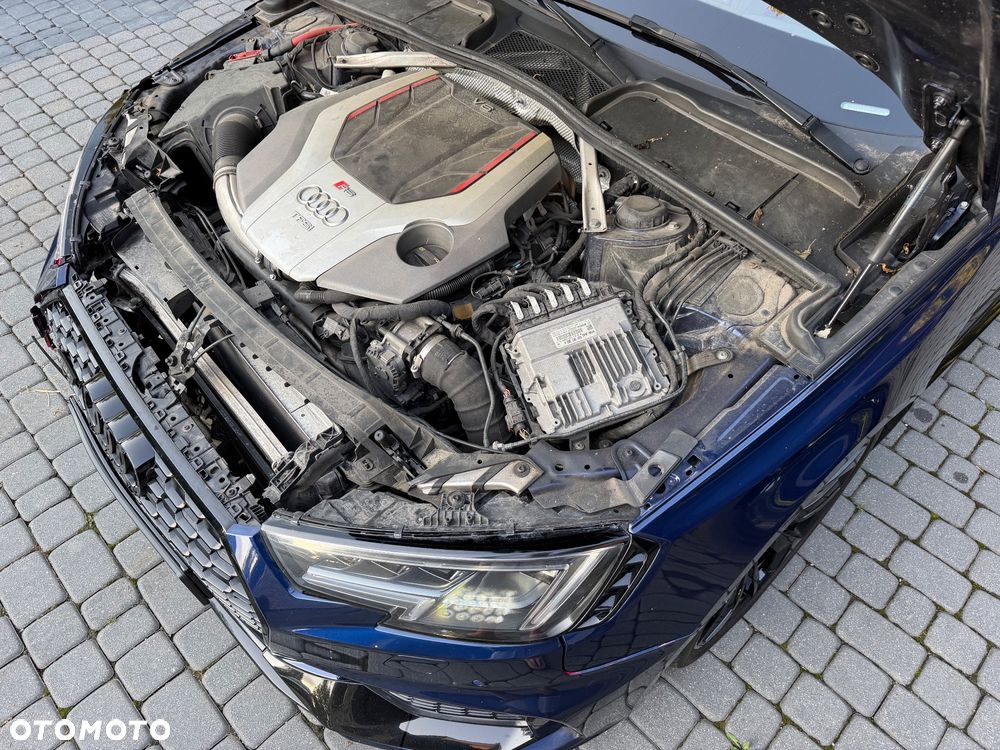 Audi RS4 Avant - 15