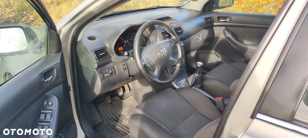 Toyota Avensis 1.8 VVT-i Sol - 10