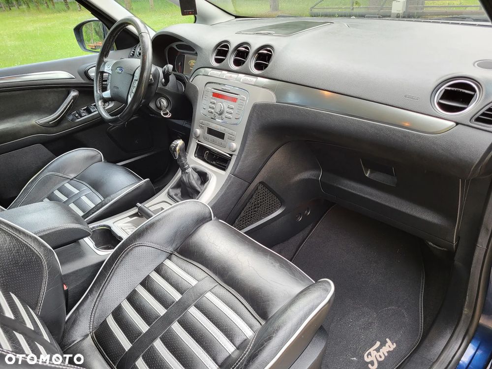 Ford S-Max - 13