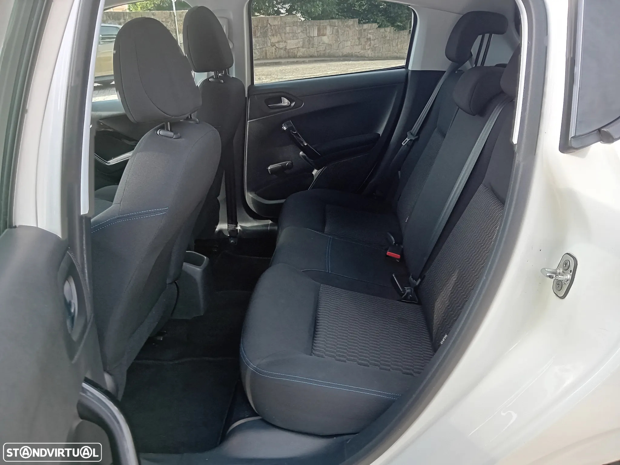 Peugeot 208 1.5 BlueHDi Signature - 25