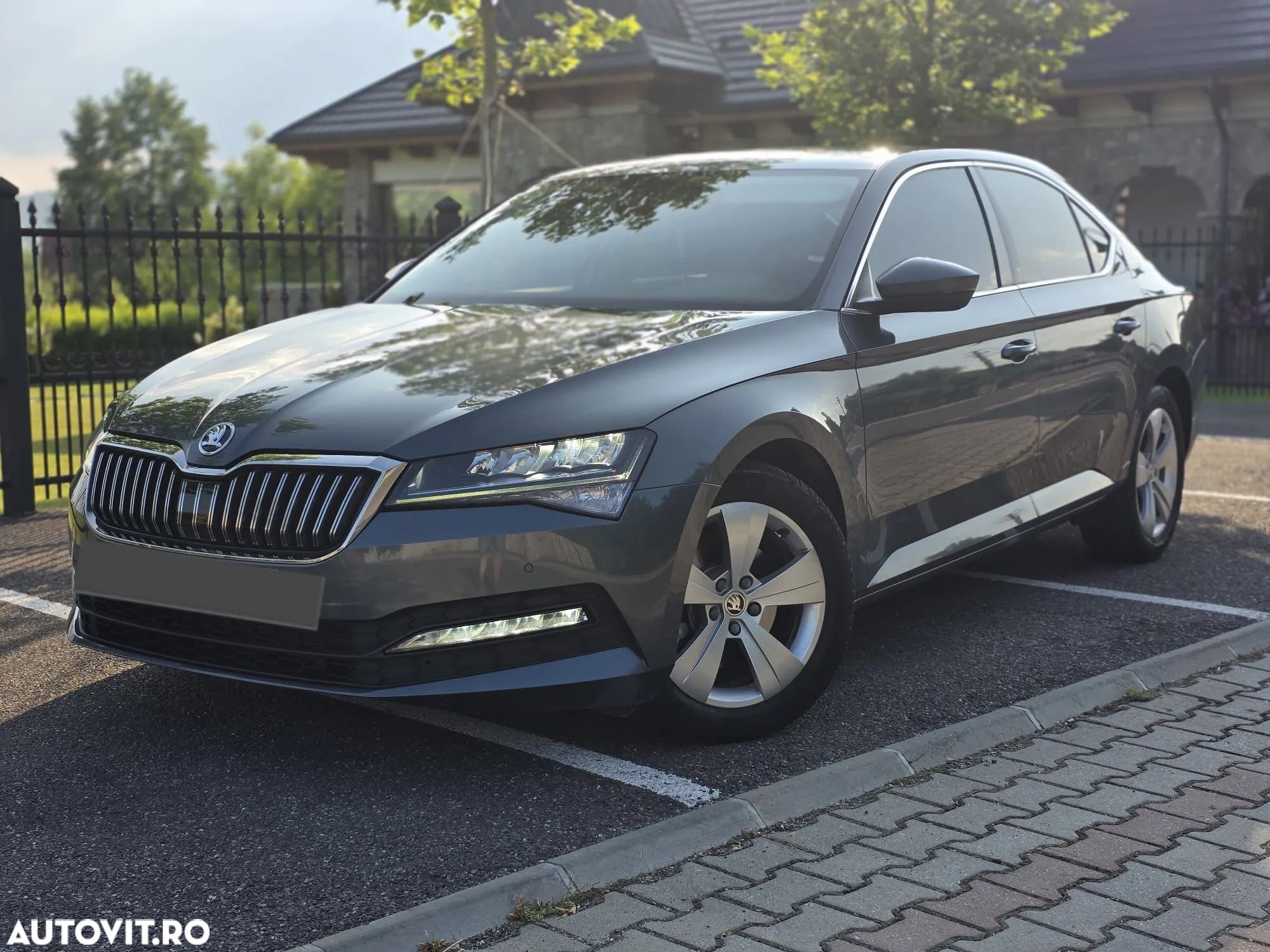 Skoda Superb 1.6 TDI DSG Ambition - 1