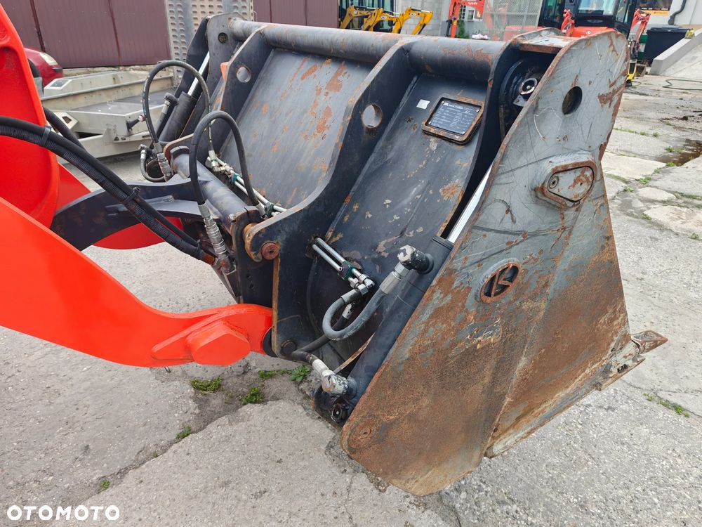 Kubota R090 - 16