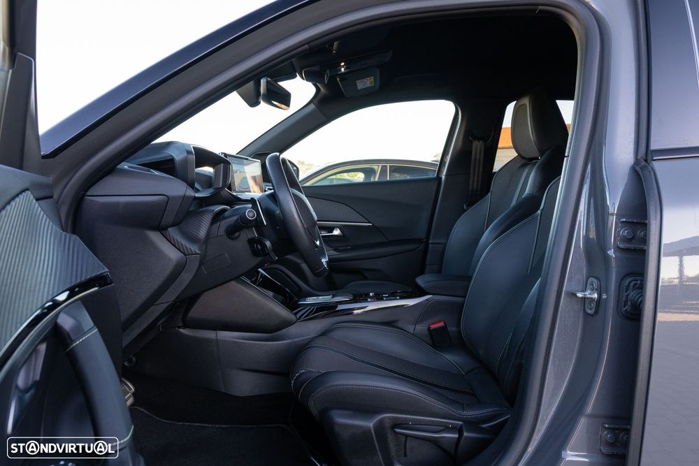 Peugeot 2008 1.2 PureTech GT EAT8 - 11