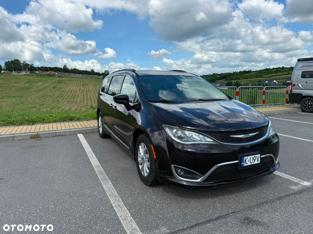 Chrysler Pacifica - 9
