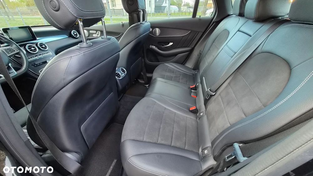 Mercedes-Benz GLC 250 4Matic 9G-TRONIC AMG Line - 23
