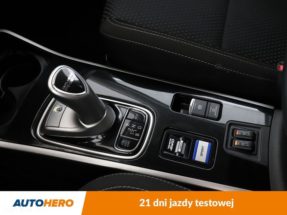 Mitsubishi Outlander - 24