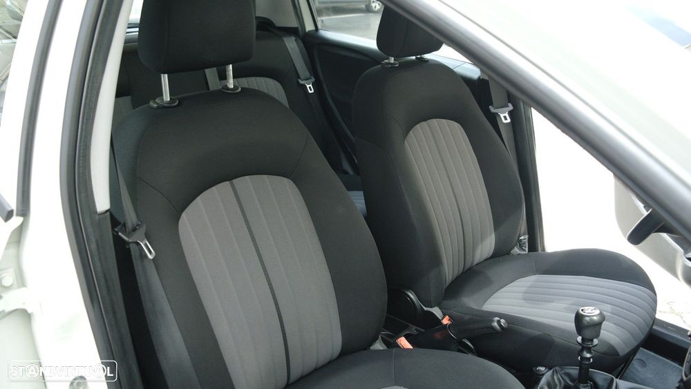 Fiat Punto 1.2 Lounge S&S - 23