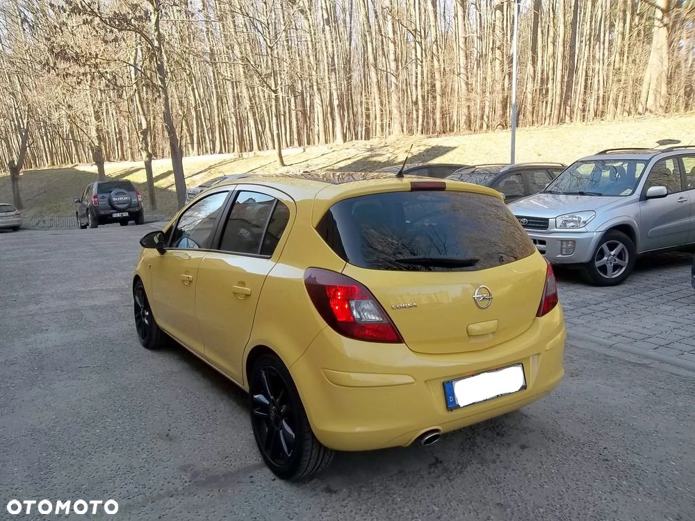 Opel Corsa 1.2 16V Cosmo - 4